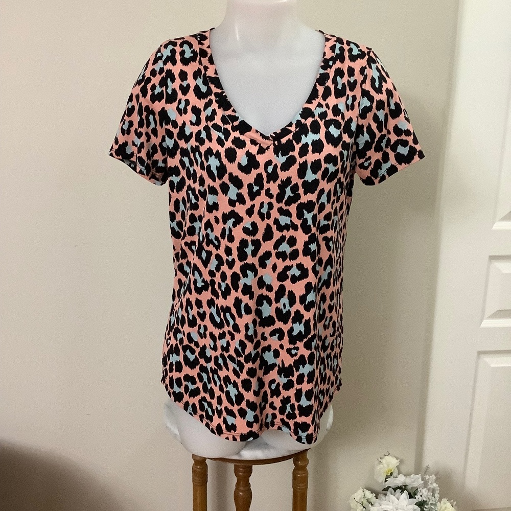 Pink Lily Silky Print Top MEDIUM like new